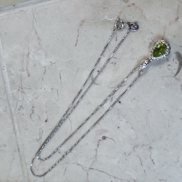 Peridot and CZ necklace - Picture 4 of 8